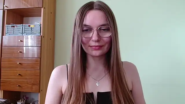 Snapshot of LooveELLYx chatting on 04/30/26, 01:40 LooveELLYx online show from 04/30/26, 01:40