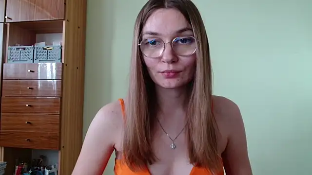 Snapshot of LooveELLYx chatting on 09/16/25, 01:34 LooveELLYx online show from 09/16/25, 01:34
