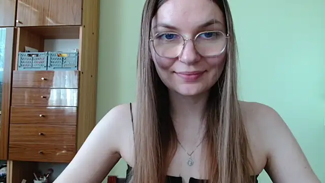 Snapshot of LooveELLYx chatting on 05/27/26, 01:29 LooveELLYx online show from 05/27/26, 01:29