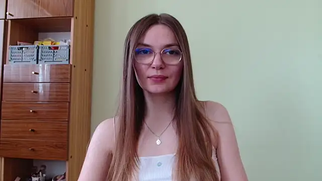 Snapshot of LooveELLYx chatting on 06/18/26, 06:45 LooveELLYx online show from 06/18/26, 06:45