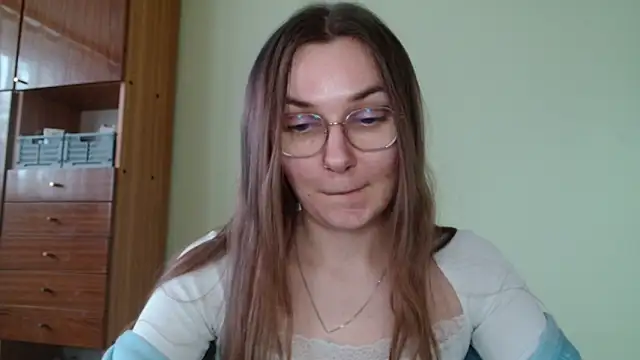 Snapshot of LooveELLYx chatting on 02/06/25, 02:48 LooveELLYx online show from 02/06/25, 02:48