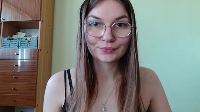 Snapshot of LooveELLYx chatting on 10/18/25, 07:10 LooveELLYx online show from 10/18/25, 07:10