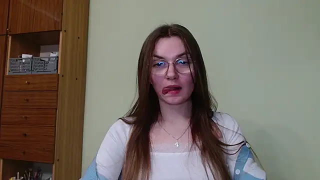 Snapshot of LooveELLYx chatting on 02/06/25, 06:13 LooveELLYx online show from 02/06/25, 06:13