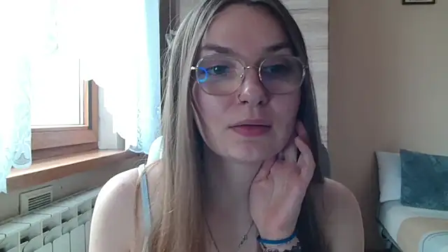 Snapshot of LooveELLYx chatting on 07/07/26, 06:47 LooveELLYx online show from 07/07/26, 06:47