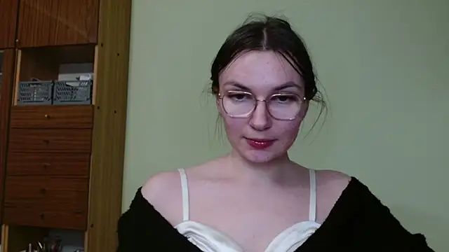 Snapshot of LooveELLYx chatting on 02/13/25, 06:05 LooveELLYx online show from 02/13/25, 06:05