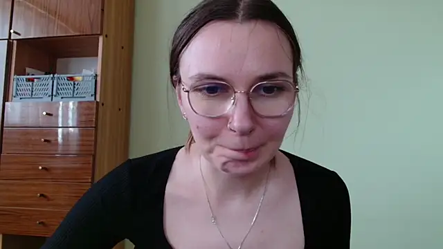 Snapshot of LooveELLYx chatting on 05/13/26, 01:29 LooveELLYx online show from 05/13/26, 01:29