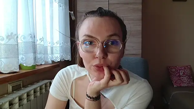 LooveELLYx online show from 12/01/25, 07:42