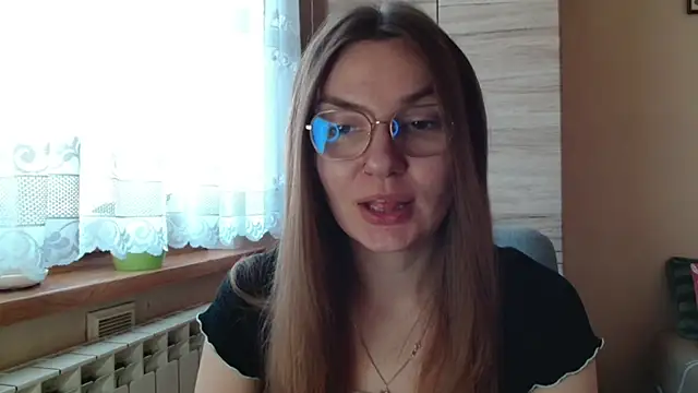 LooveELLYx online show from 11/28/25, 07:30