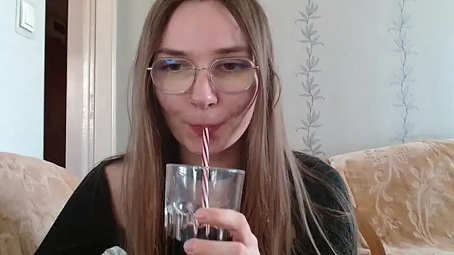 Snapshot of LooveELLYx chatting on 03/21/25, 11:12 LooveELLYx online show from 03/21/25, 11:12