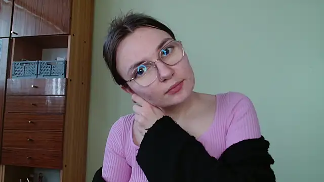 Snapshot of LooveELLYx chatting on 02/14/25, 07:38 LooveELLYx online show from 02/14/25, 07:38