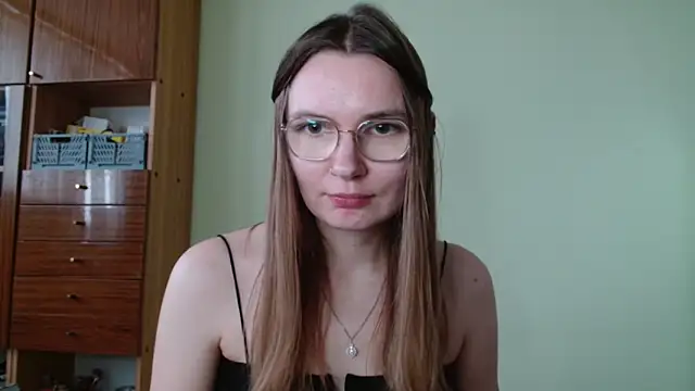 Snapshot of LooveELLYx chatting on 10/14/25, 01:45 LooveELLYx online show from 10/14/25, 01:45