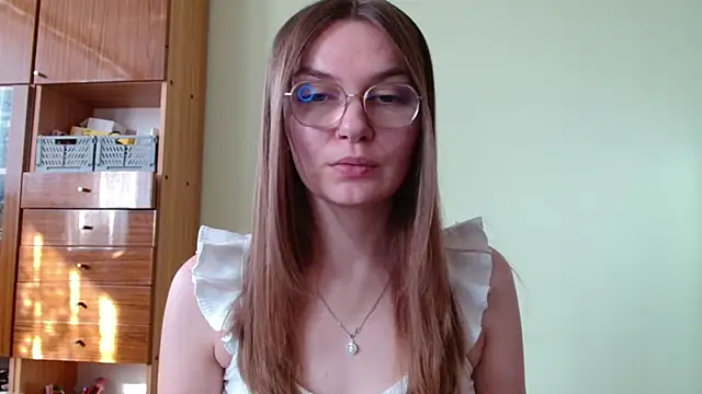 Snapshot of LooveELLYx chatting on 10/02/25, 01:47 LooveELLYx online show from 10/02/25, 01:47