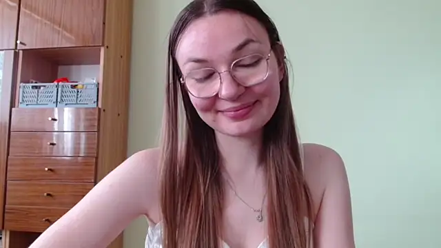 Snapshot of LooveELLYx chatting on 05/12/26, 02:01 LooveELLYx online show from 05/12/26, 02:01