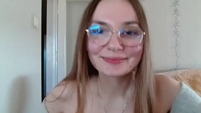 Snapshot of LooveELLYx chatting on 03/18/25, 02:39 LooveELLYx online show from 03/18/25, 02:39