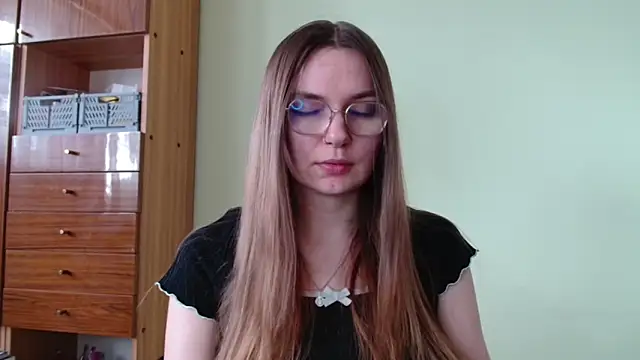 Snapshot of LooveELLYx chatting on 03/26/26, 02:26 LooveELLYx online show from 03/26/26, 02:26