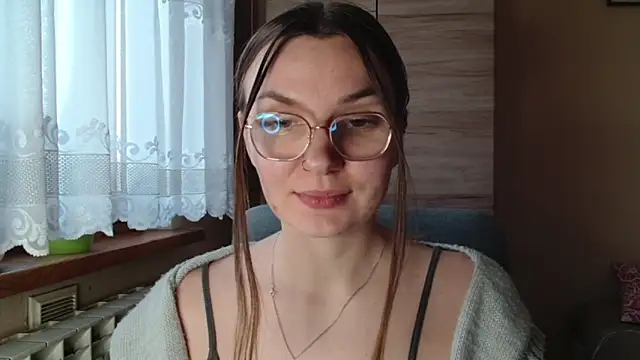 LooveELLYx online show from 12/18/25, 02:32