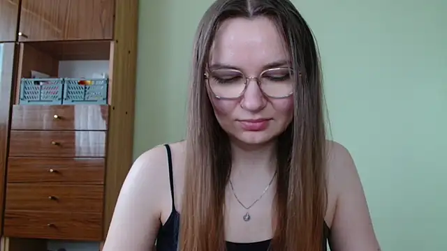 Snapshot of LooveELLYx chatting on 06/05/26, 06:29 LooveELLYx online show from 06/05/26, 06:29