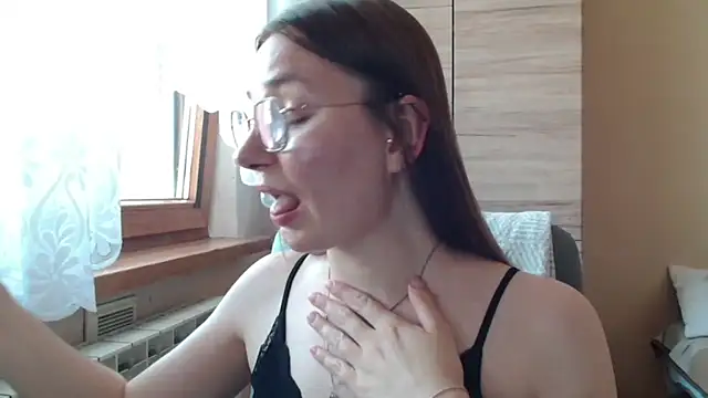 Snapshot of LooveELLYx chatting on 06/29/26, 10:15 LooveELLYx online show from 06/29/26, 10:15