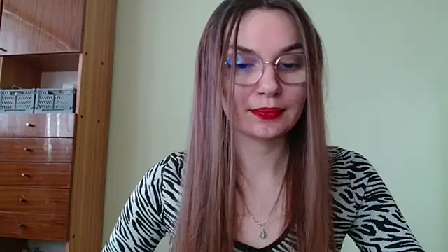 Snapshot of LooveELLYx chatting on 02/21/25, 07:45 LooveELLYx online show from 02/21/25, 07:45