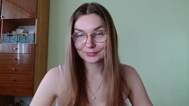 Snapshot of LooveELLYx chatting on 10/16/25, 01:30 LooveELLYx online show from 10/16/25, 01:30