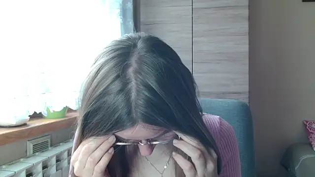 LooveELLYx online show from 11/18/25, 07:44