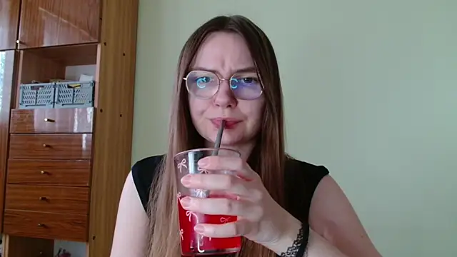 Snapshot of LooveELLYx chatting on 04/20/26, 01:35 LooveELLYx online show from 04/20/26, 01:35