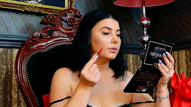 Snapshot of MistressEly chatting on 09/20/25, 12:21 MistressEly online show from 09/20/25, 12:21