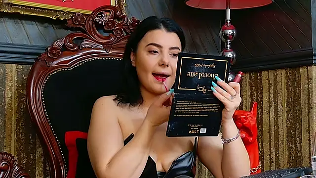 Snapshot of MistressEly chatting on 12/18/25, 07:02 MistressEly online show from 12/18/25, 07:02