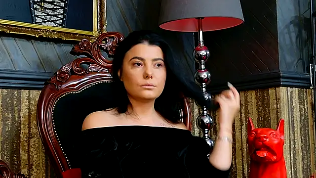 Snapshot of MistressEly chatting on 10/02/25, 12:19 MistressEly online show from 10/02/25, 12:19