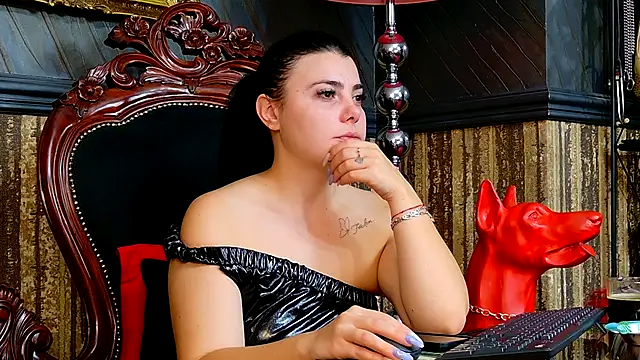 Snapshot of MistressEly chatting on 09/15/25, 10:05 MistressEly online show from 09/15/25, 10:05