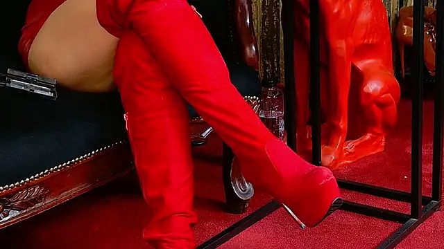 Snapshot of MistressEly chatting on 10/11/25, 11:55 MistressEly online show from 10/11/25, 11:55