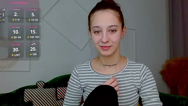 Snapshot of Little_cherryy__ chatting on 10/13/25, 06:37 Little cherryy online show from 10/13/25, 06:37