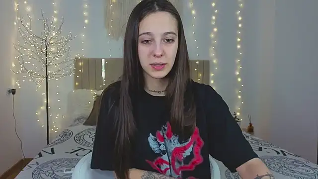 Snapshot of Little_cherryy__ chatting on 12/17/25, 07:46 Little cherryy online show from 12/17/25, 07:46