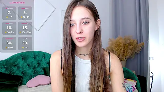 Snapshot of Little_cherryy__ chatting on 09/17/25, 06:26 Little cherryy online show from 09/17/25, 06:26