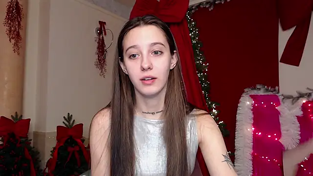 Snapshot of Little_cherryy__ chatting on 12/18/25, 08:19 Little cherryy online show from 12/18/25, 08:19