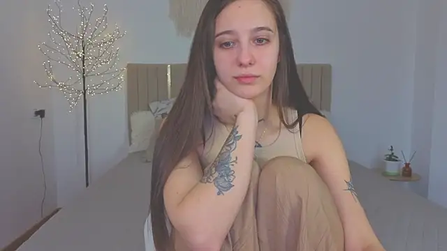 Snapshot of Little_cherryy__ chatting on 12/03/25, 08:14 Little cherryy online show from 12/03/25, 08:14