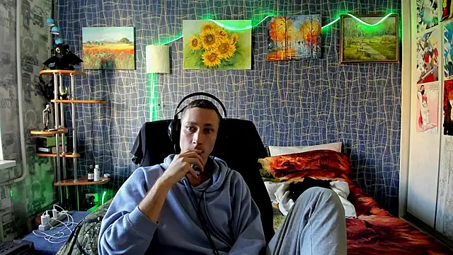 CuteBoy228 online show from 10/31/25, 12:24