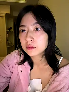 Olivia-l online show from 11/13/25, 04:33