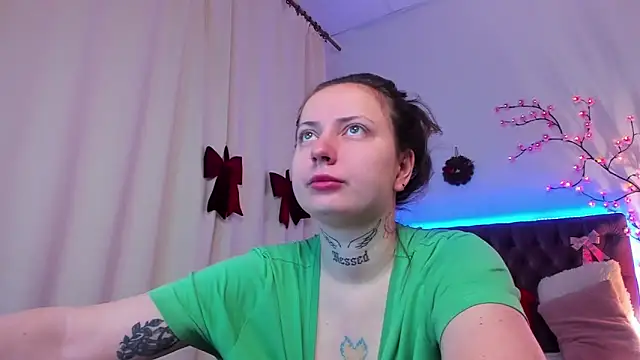 Snapshot of LilaVame chatting on 12/17/25, 08:36 LilaVame online show from 12/17/25, 08:36