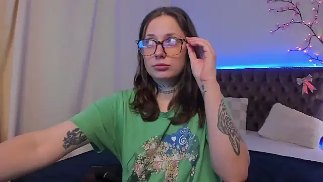 Snapshot of LilaVame chatting on 10/19/25, 07:27 LilaVame online show from 10/19/25, 07:27