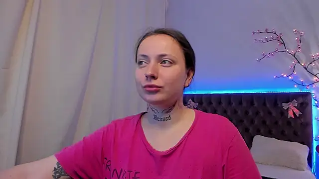 Snapshot of LilaVame chatting on 11/19/25, 08:53 LilaVame online show from 11/19/25, 08:53