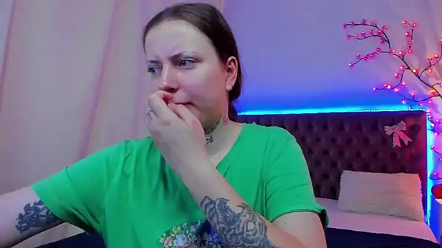 Snapshot of LilaVame chatting on 11/22/25, 02:05 LilaVame online show from 11/22/25, 02:05