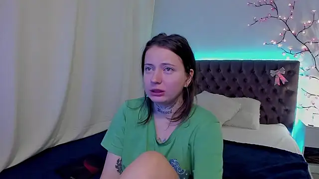 Snapshot of LilaVame chatting on 10/01/25, 03:33 LilaVame online show from 10/01/25, 03:33