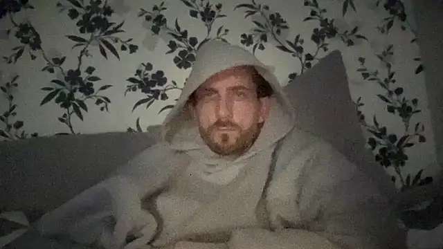 Snapshot of Big8inchUncutCock chatting on 04/11/26, 08:40 Big8inchUncutCock online show from 04/11/26, 08:40