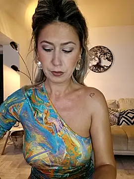 CelynaRoss online show from 09/30/25, 08:42