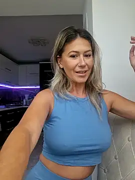 CelynaRoss online show from 04/12/26, 05:11