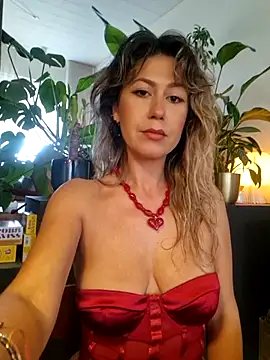 Snapshot of CelynaRoss chatting on 07/16/26, 12:46 CelynaRoss online show from 07/16/26, 12:46