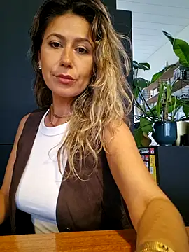 Snapshot of CelynaRoss chatting on 07/17/26, 07:22 CelynaRoss online show from 07/17/26, 07:22