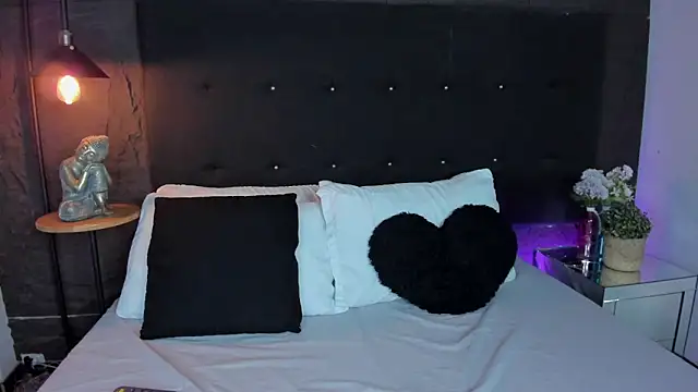 Rose Blossom online show from 11/26/25, 04:56