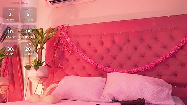 mili moon  online show from 10/09/25, 12:28
